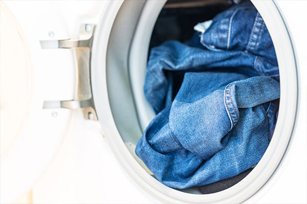 چگونه لباس های جینمان را در ماشین لباس شویی بشوییم؟