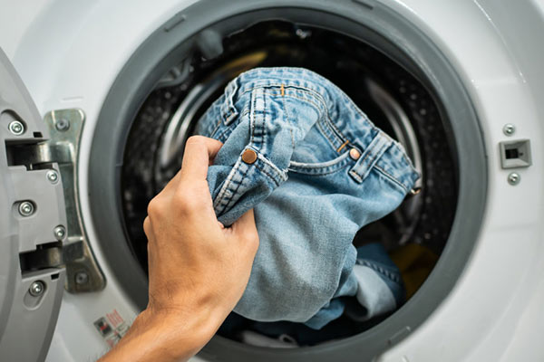 شستن لباس جین در ماشین لباسشویی