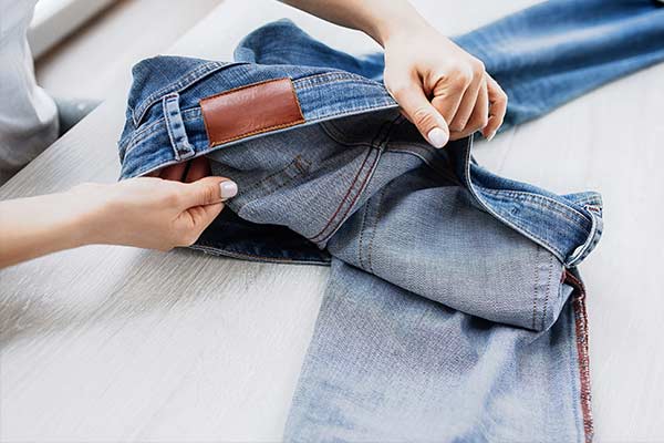 برعکس کردن شلوار جین و شستن آن