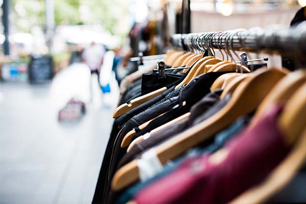 پوشیدن چه بلوزی با شلوار جین مناسب است؟